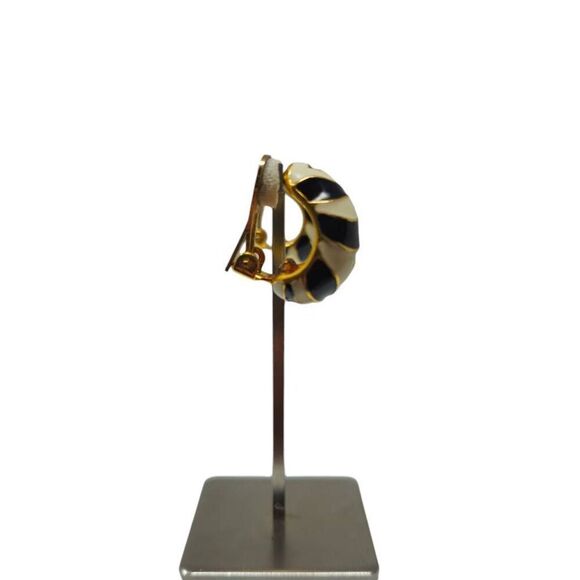 Vintage Kenneth Jay Lane Black and Cream Enamel Swirl Clip-On Earrings | 1.04" | - Picture 4 of 8